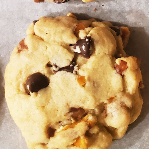 caramel pretzel chocolate chip cookies